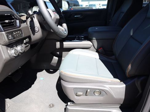New 2026 GMC Yukon XL AT4 w/ AT4 Premium Plus Package AWD/4WD image 11