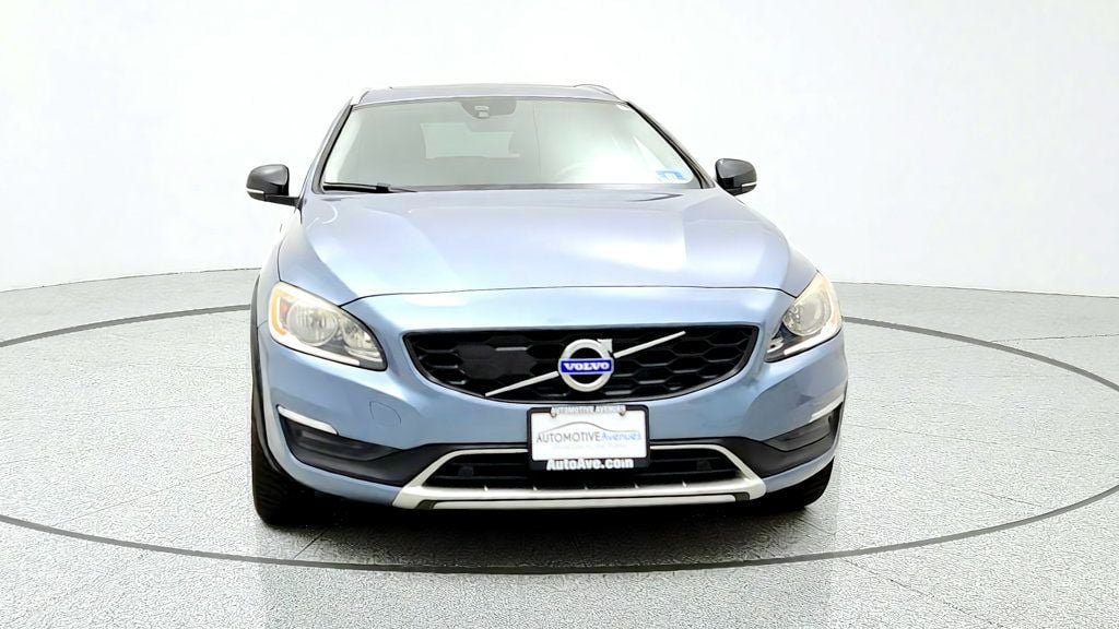 Used 2018 Volvo V60 T5 Cross Country w/ Convenience Package AWD/4WD image 2