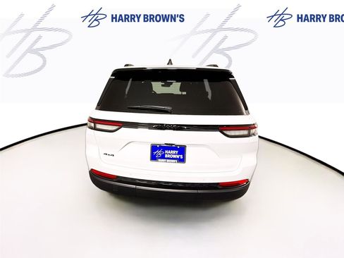 New 2025 Jeep Grand Cherokee Altitude image 30