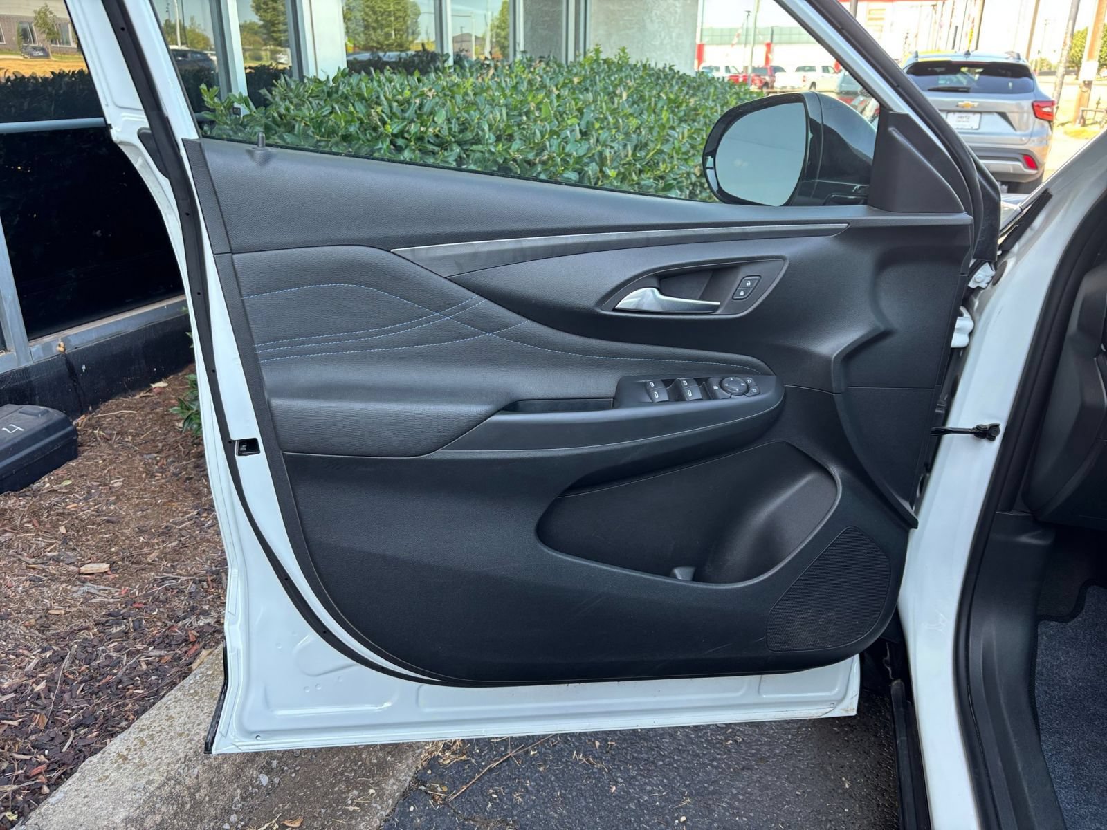 Used 2025 Buick Envista Sport Touring FWD image 18