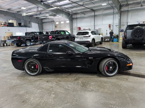 Used 2003 Chevrolet Corvette Z06 w/ Memory Package, 3 Drivers RWD image 2