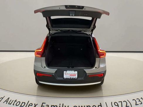 Used 2025 Volvo XC40 B5 Plus AWD/4WD image 9