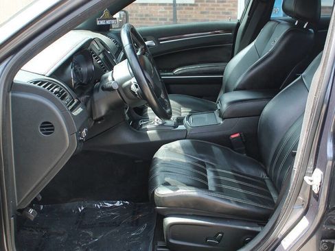 Used 2018 Chrysler 300 S w/ 300S Premium Group image 15