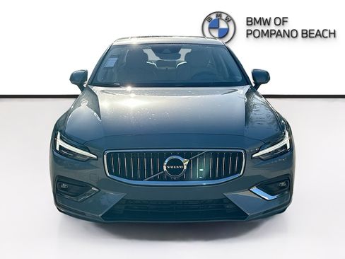Used 2022 Volvo S60 B5 Inscription image 2