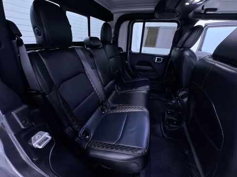 Used 2021 Jeep Gladiator Overland AWD/4WD image 38