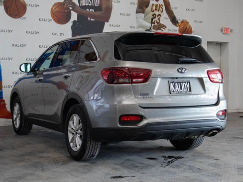 Used 2019 Kia Sorento LX image 21