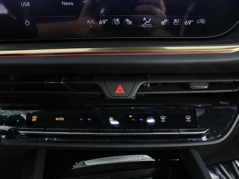 New 2026 Buick Envision Avenir image 8