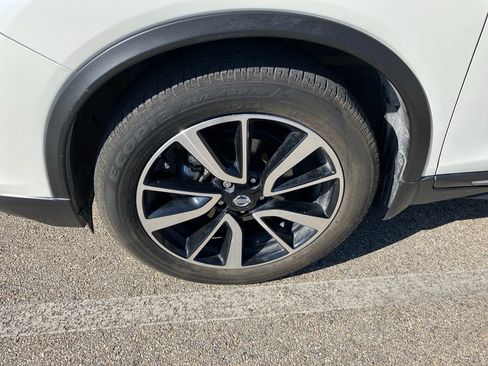 Used 2019 Nissan Rogue SL w/ Premium Package FWD image 11
