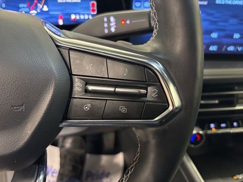 Used 2025 Chevrolet Traverse LT image 29