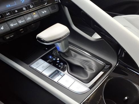 Used 2025 Hyundai Elantra Limited w/ Cargo Package image 20