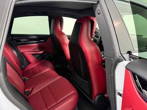 Certified 2025 Porsche Macan 4S Electric w/ Premium Package AWD/4WD image 17