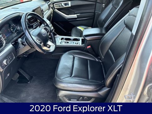 Used 2020 Ford Explorer XLT w/ Equipment Group 202A AWD/4WD image 12