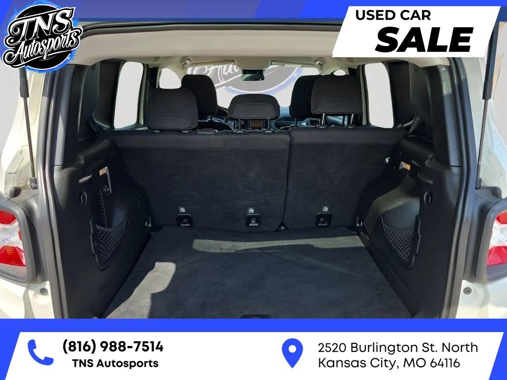 Used 2016 Jeep Renegade Latitude FWD image 12