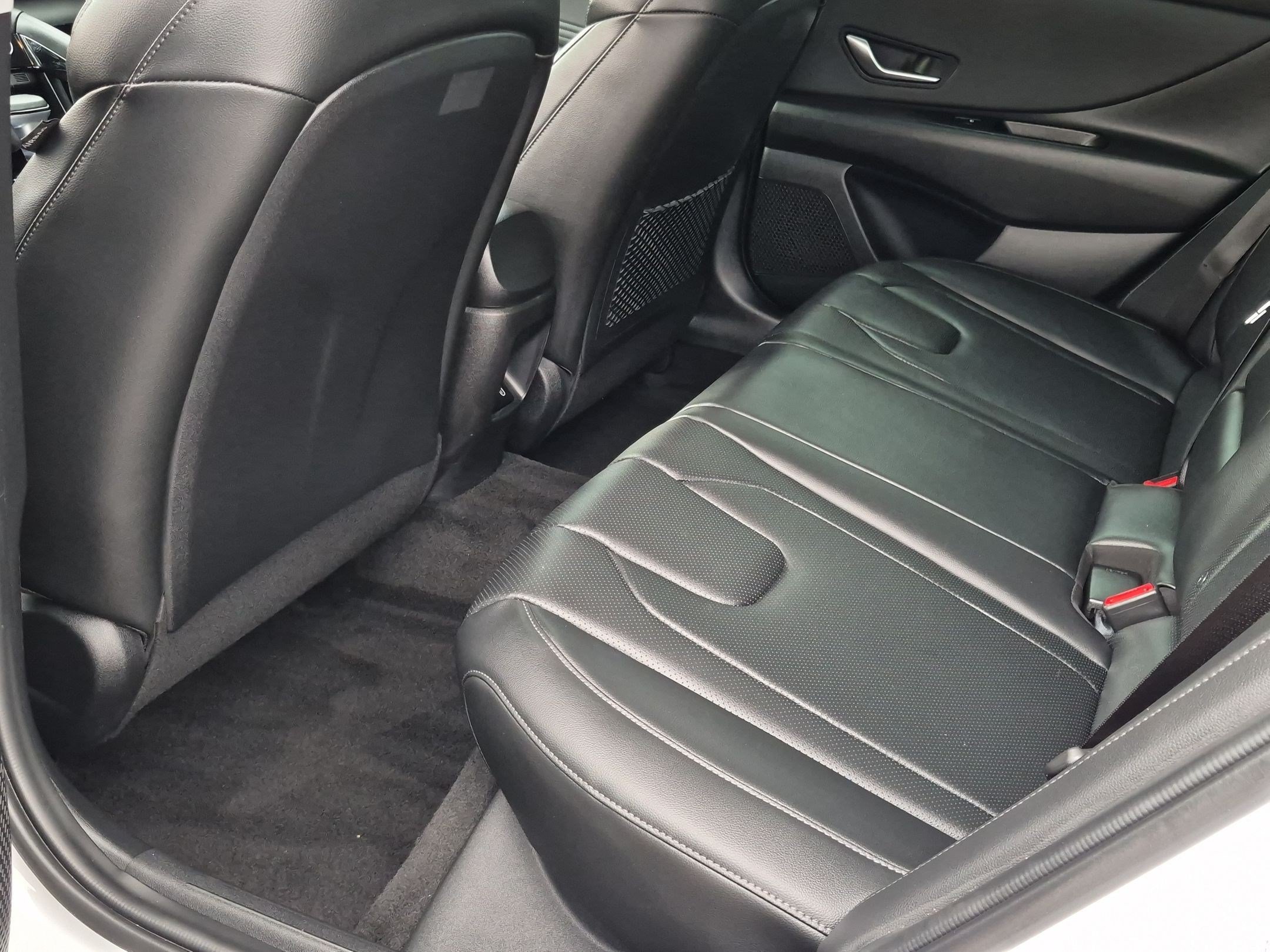 Used 2024 Hyundai Elantra Limited FWD image 24