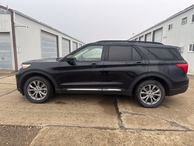 Used 2020 Ford Explorer XLT w/ Equipment Group 202A AWD/4WD image 9