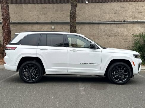 New 2026 Jeep Grand Cherokee Limited AWD/4WD image 2