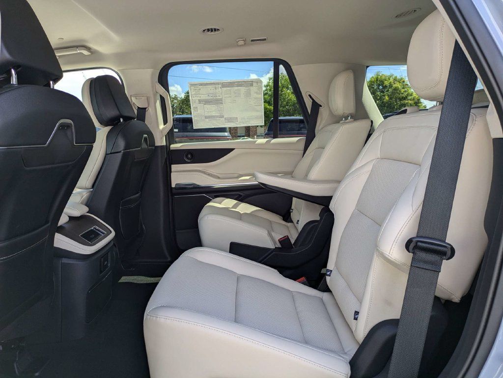 New 2027 Lincoln Navigator Premiere RWD image 15