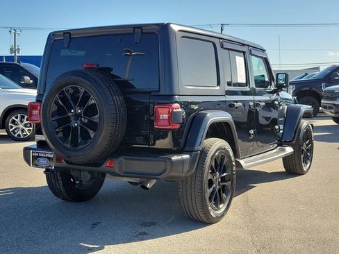 Used 2019 Jeep Wrangler Unlimited Sahara image 6