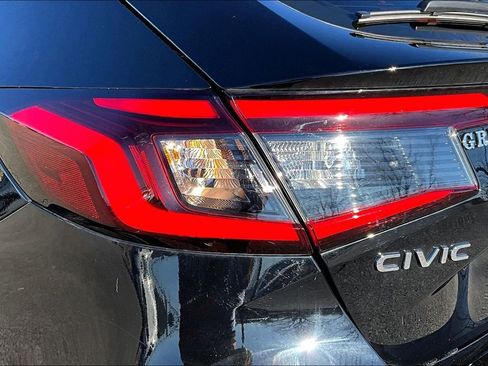 Used 2025 Honda Civic Sport image 40