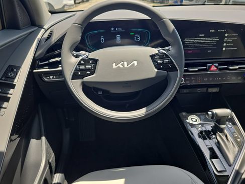 New 2026 Kia Niro EX FWD image 13