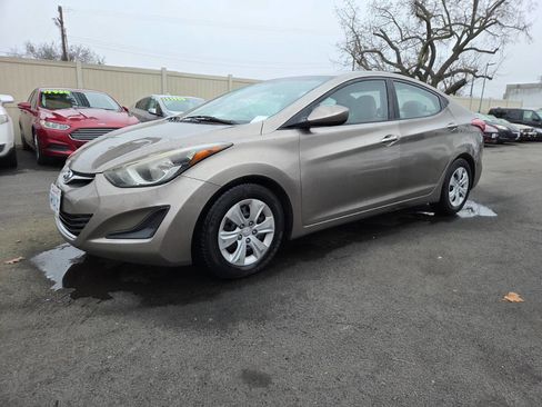 Used 2016 Hyundai Elantra SE image 1