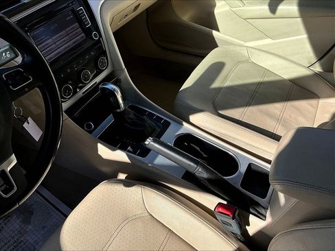 Used 2013 Volkswagen Passat 2.5 SE image 12