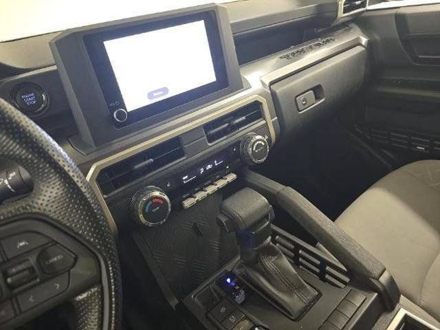 Certified 2025 Toyota Tacoma SR5 AWD/4WD image 35