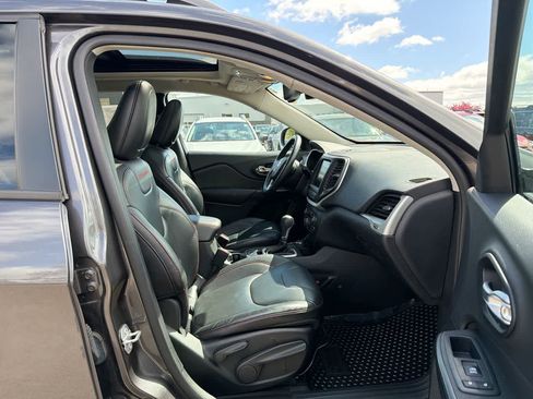Used 2015 Jeep Cherokee Trailhawk w/ Comfort/Convenience Group AWD/4WD image 27