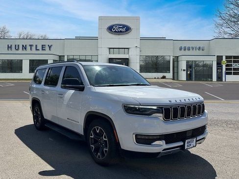 Used 2023 Jeep Wagoneer Series III w/ Convenience Group I image 4