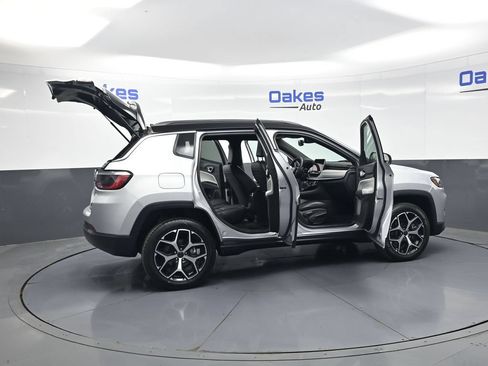 Used 2025 Jeep Compass Limited AWD/4WD image 52