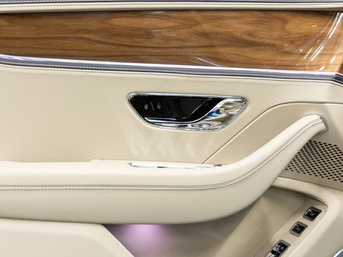 New 2026 Bentley Flying Spur Plug-In Hybrid image 19