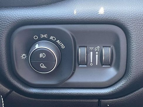 New 2026 RAM 2500 Laramie AWD/4WD image 27