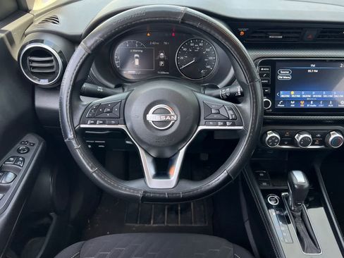 Used 2023 Nissan Kicks SV image 16