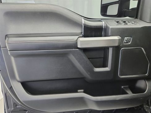 Used 2018 Ford F150 Platinum w/ Technology Package image 22