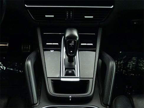 Used 2020 Porsche Cayenne S image 6