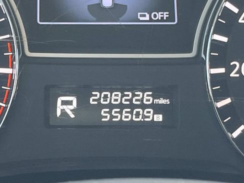 Used 2015 Nissan Pathfinder SV FWD image 38