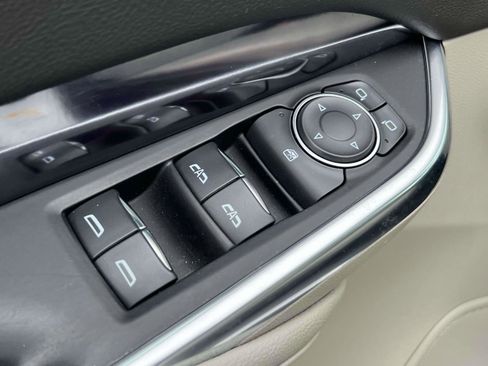 Used 2022 Cadillac XT4 Luxury w/ Cold Weather Package image 10