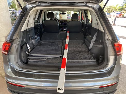 Certified 2022 Volkswagen Tiguan SE w/ Panoramic Sunroof Package image 20