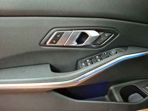 Used 2021 BMW 330i xDrive Sedan w/ Convenience Package image 9