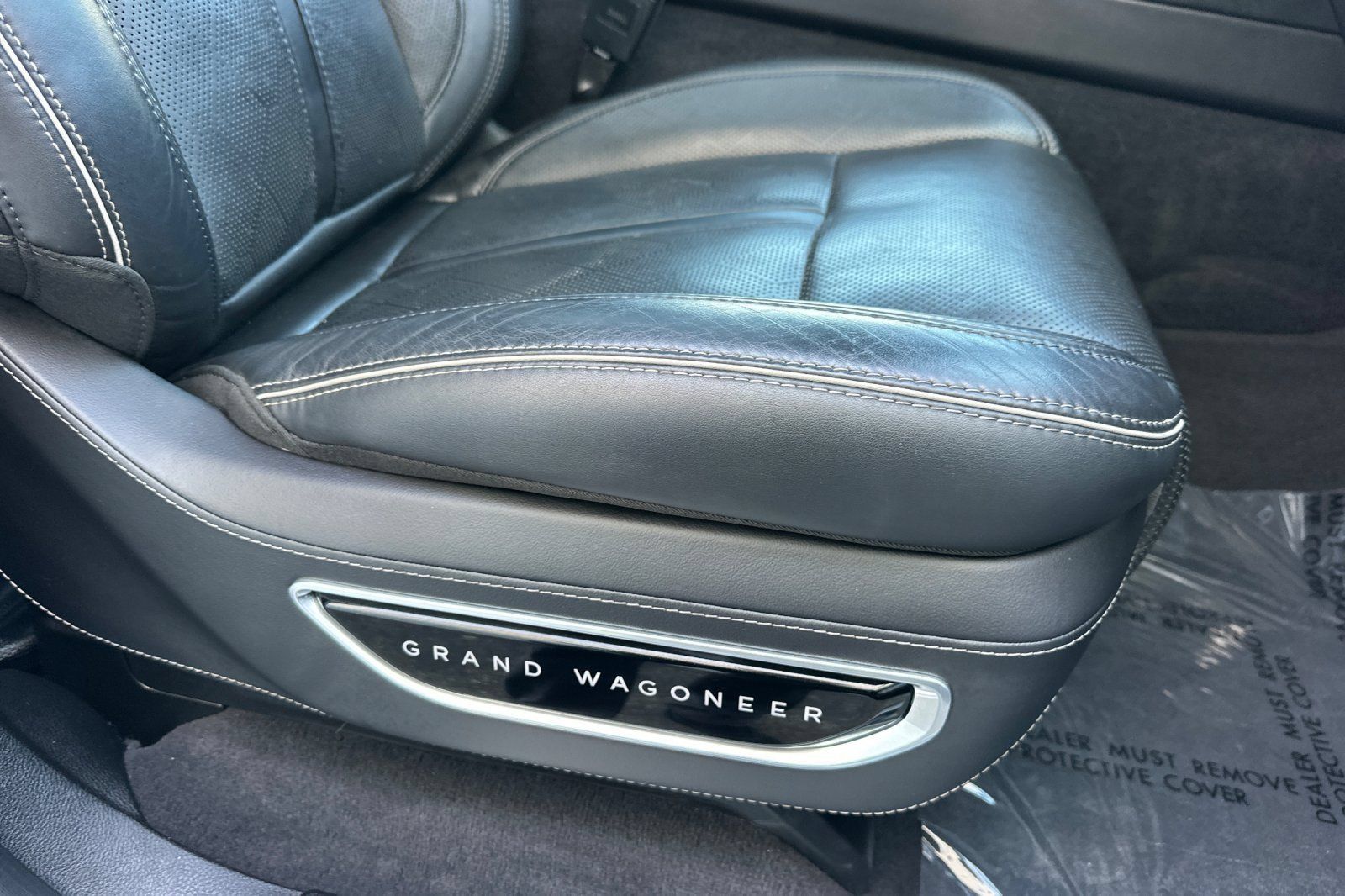 Used 2023 Jeep Grand Wagoneer Series II AWD/4WD image 25