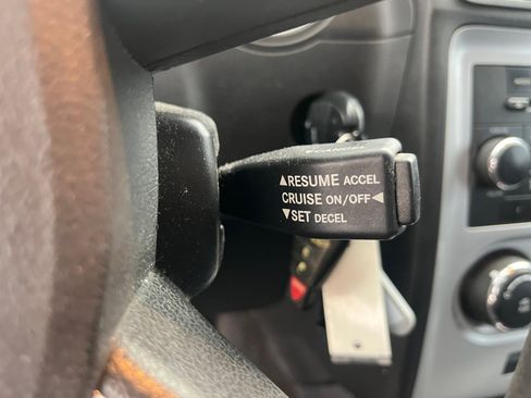 Used 2010 Dodge Challenger SE image 11