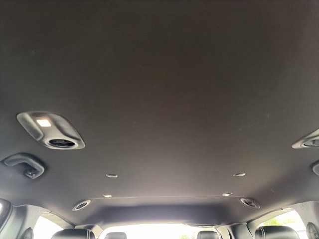 Used 2025 Chrysler Pacifica Select FWD image 24