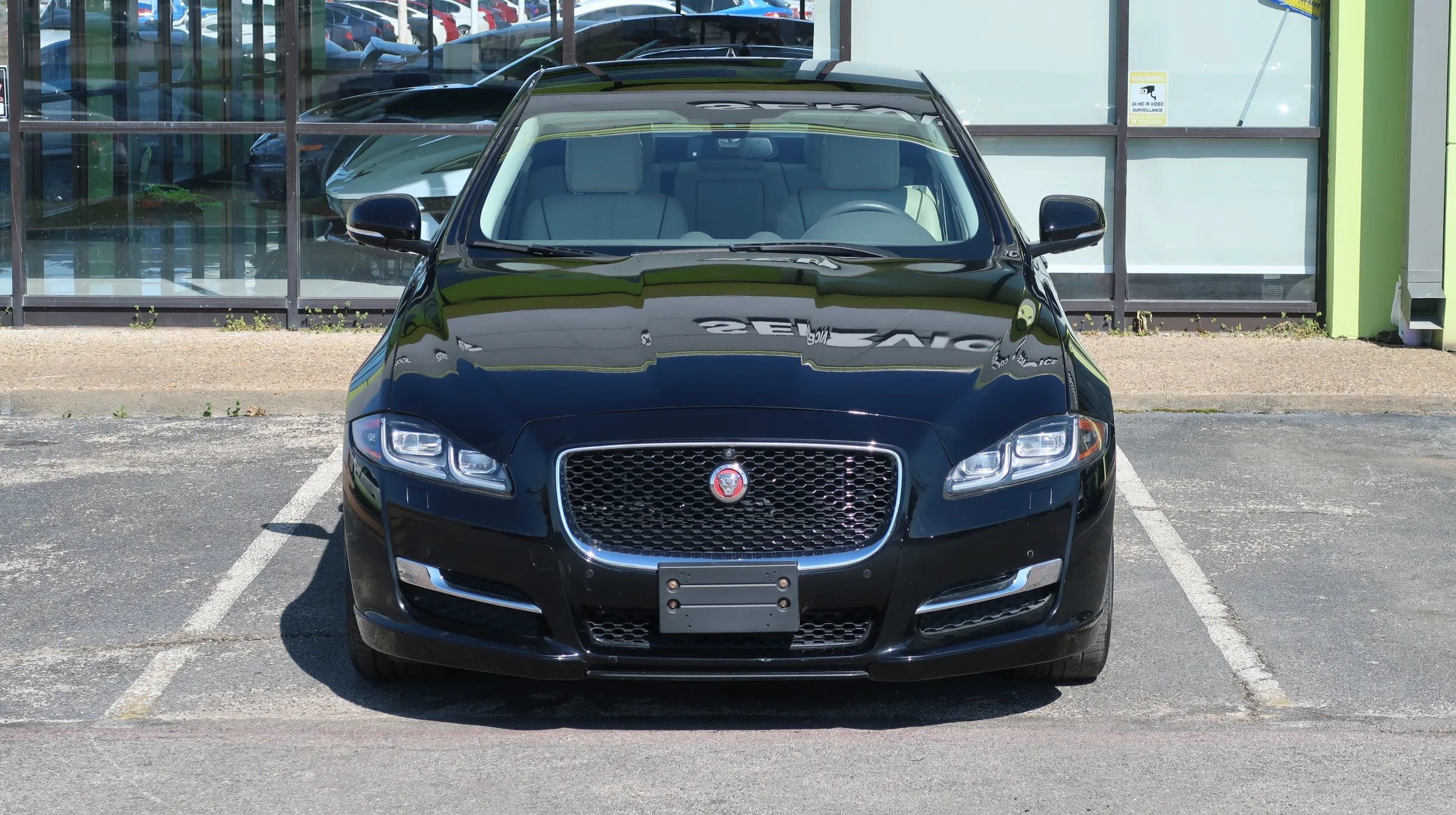 Used 2017 Jaguar XJ R-Sport RWD image 4