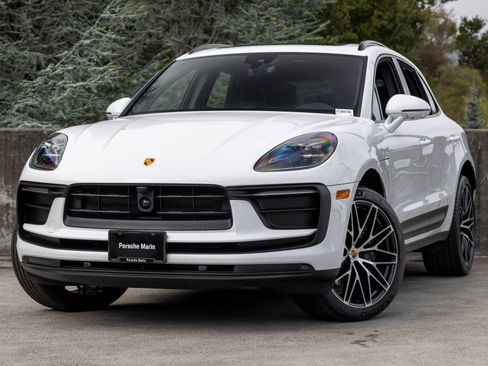 Certified 2026 Porsche Macan AWD/4WD image 1