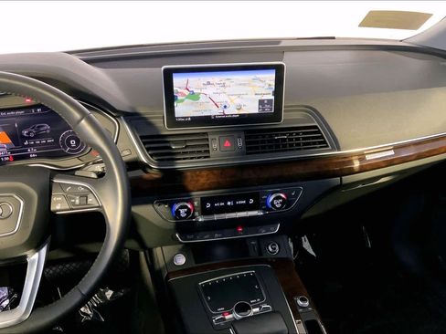 Used 2020 Audi Q5 e Premium Plus image 7