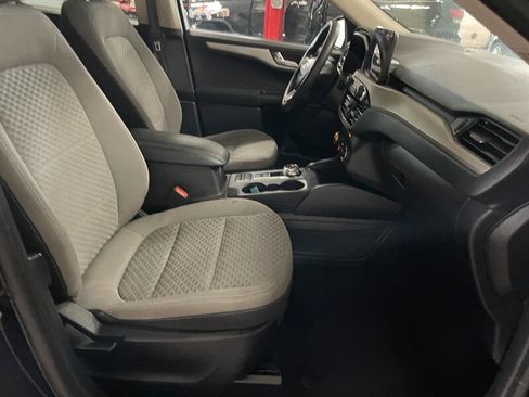 Used 2020 Ford Escape SE image 16