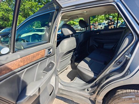Used 2018 Subaru Outback 2.5i Limited AWD/4WD image 31