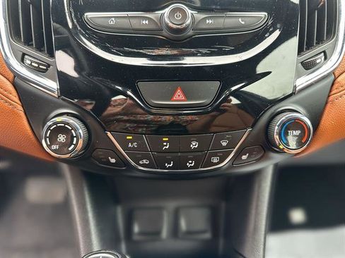 Used 2018 Chevrolet Cruze Premier image 39