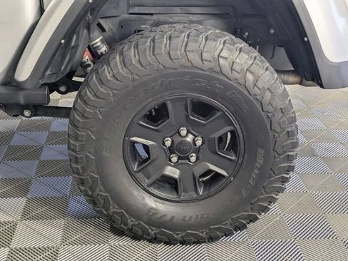 Used 2022 Jeep Gladiator Mojave w/ Trailer Tow Package AWD/4WD image 7