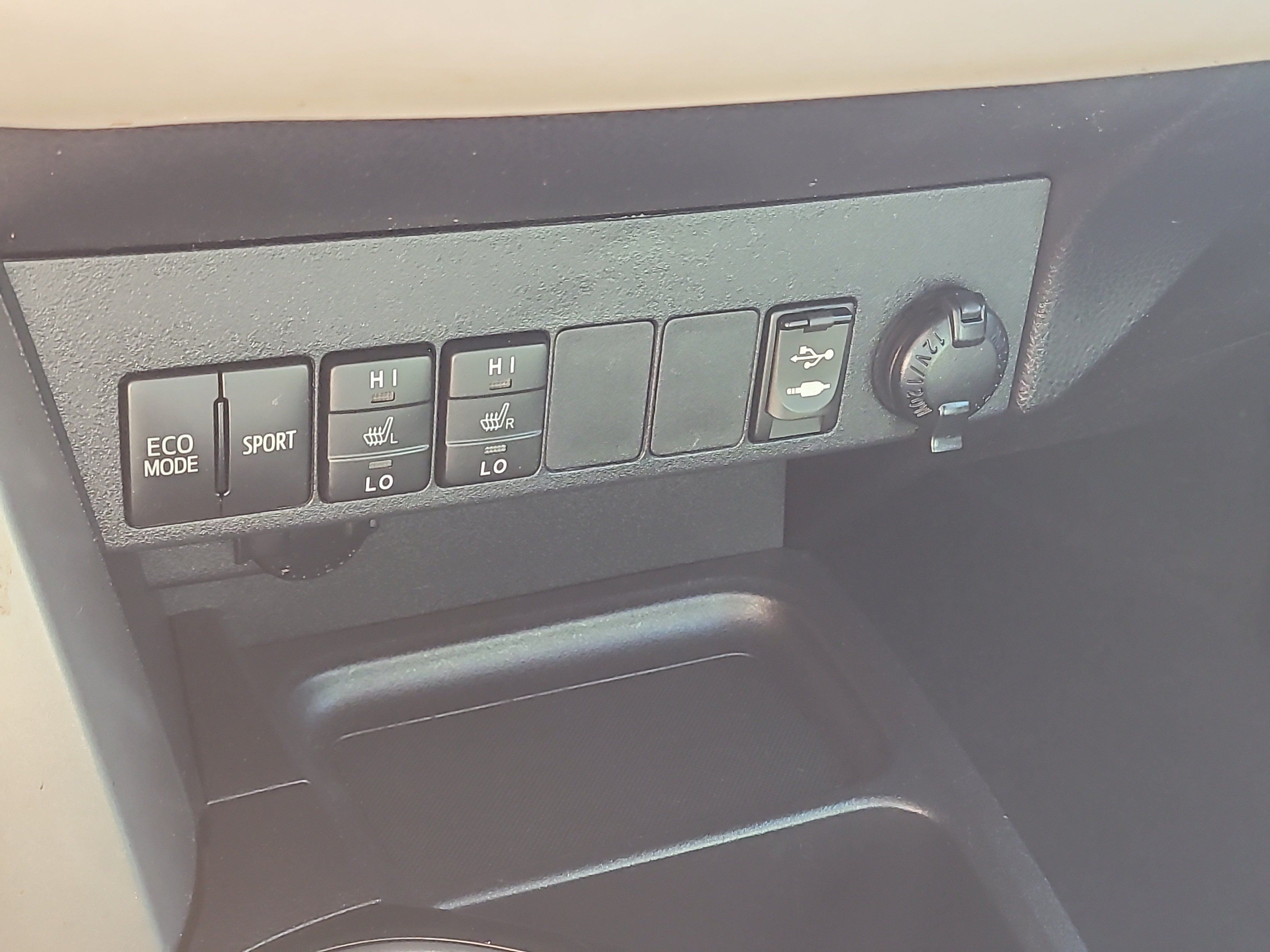 Used 2018 Toyota RAV4 Limited FWD image 27